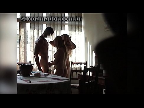 ❤️ Amigos sexuais convidam um homem gigante e uma ménage à trois com ele ️ Sexo superior em nós ❌❤