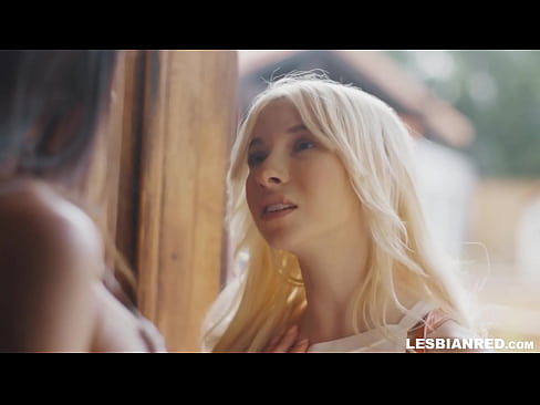 ❤️ A menina volta para casa alguns meses depois e acaba comendo a xoxota de sua madrasta ️ Sexo superior em nós ❌❤