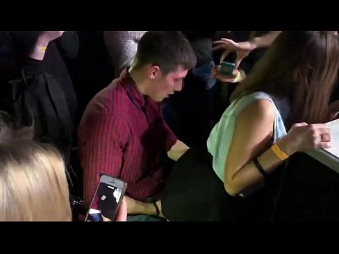 ❤️ Sexo real em uma boate russa. Menina russa de 18 anos no ânus e vagina fodida em uma casa noturna ️ Sexo superior em nós ❌❤