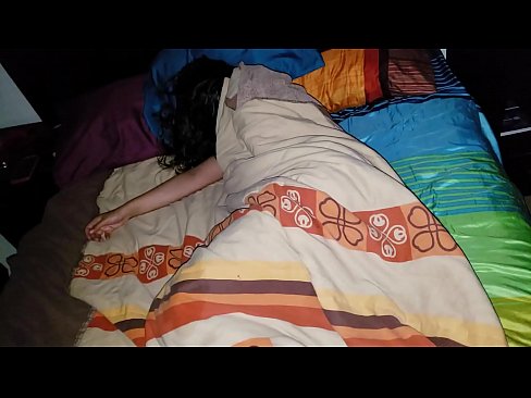 ❤️ Stepson berating sua jovem madrasta enquanto ela dorme. ️ Sexo superior em nós ❌❤